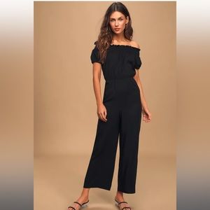 Black wide leg pant romper from Lulu’s. Size medium. Never worn.